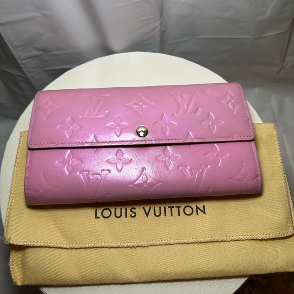 Louis Vuitton Wallet - Picture 1 of 11